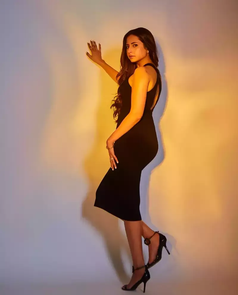 sargun mehta black bodycon dress sexy body cleavage