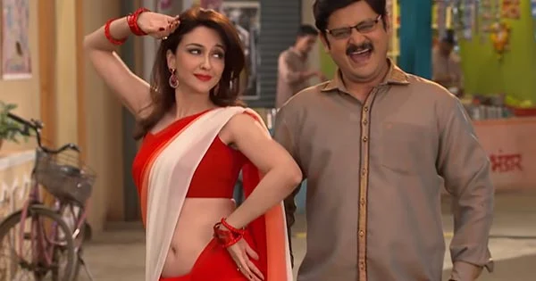 When Tiwari tried seductive perfume on Anita Bhabhi – watch Saumya Tandon’s hot dance in saree.