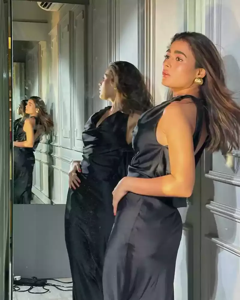 shalini pandey backless black dress