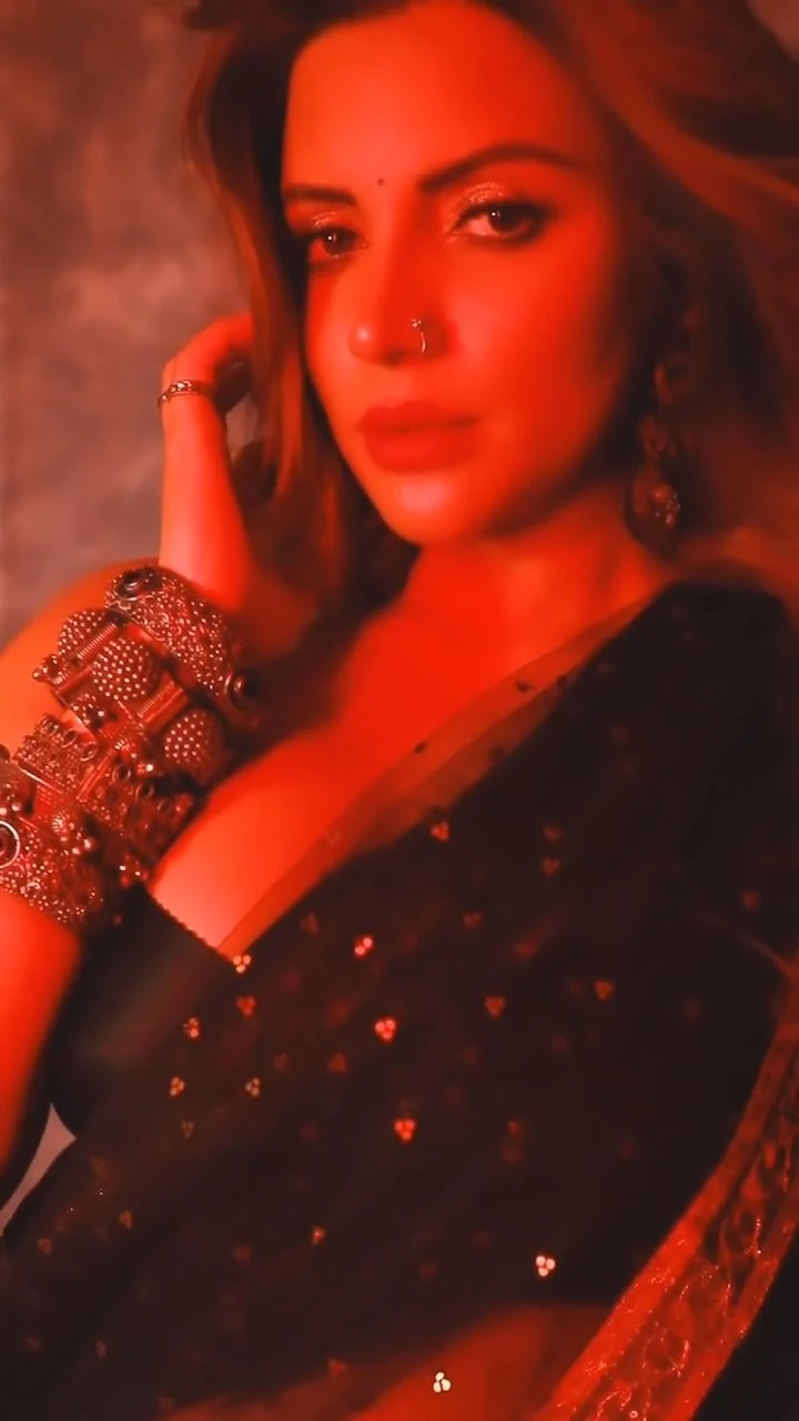 Shama Sikander black saree hot actress