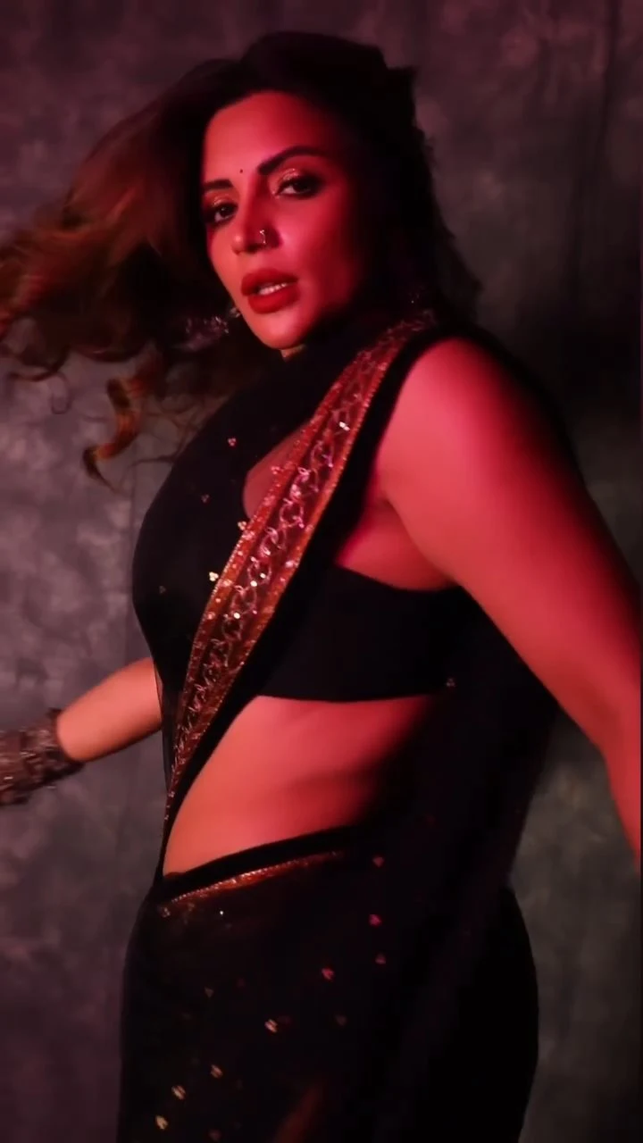 Shama Sikander black saree hot actress