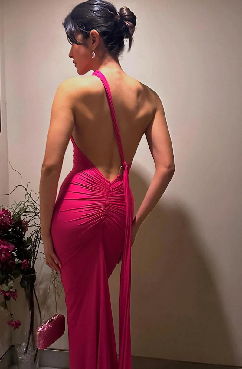 Shanaya Kapoor backless tight pink dress hot actress