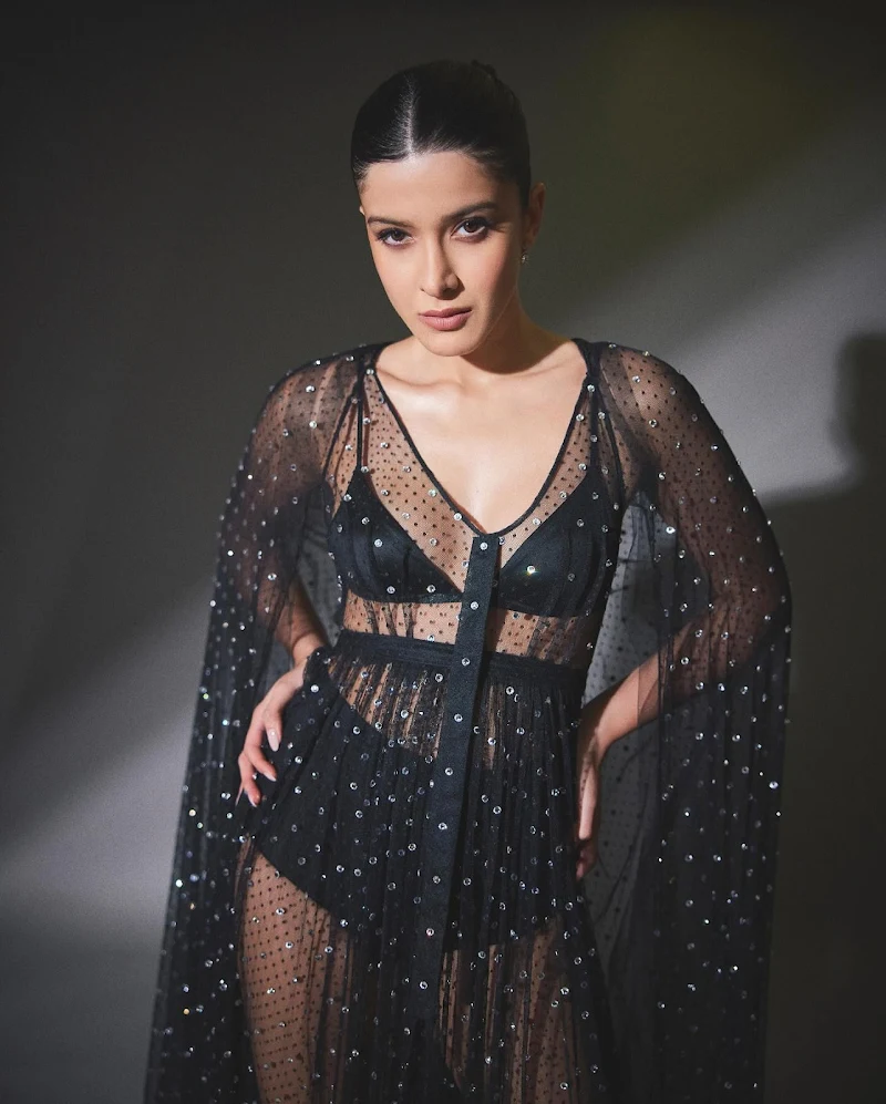 shanaya kapoor sheer black outfit hot actress