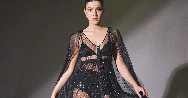 Shanaya Kapoor in sheer black attire showed her bold sexy look – see now.