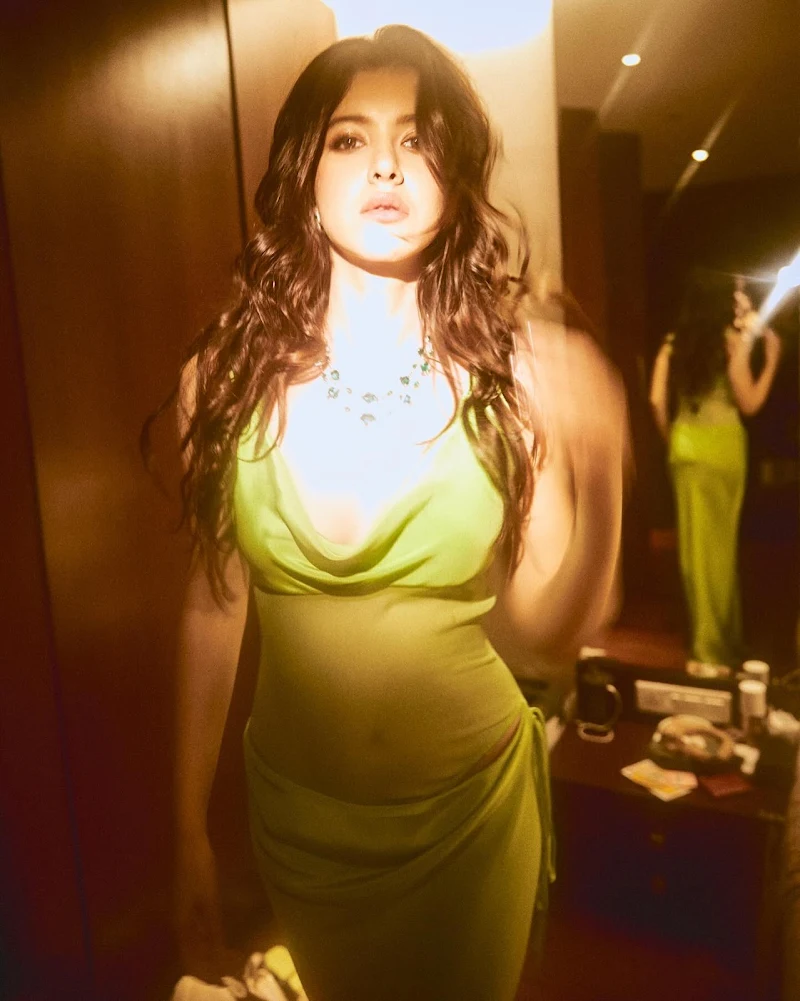 shanaya kapoor sheer green dress hot actress