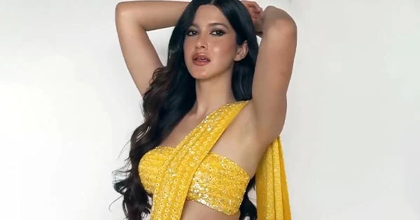 Shanaya Kapoor’s sizzling hot avatar in yellow saree with skimpy off shoulder blouse – see hot pics.