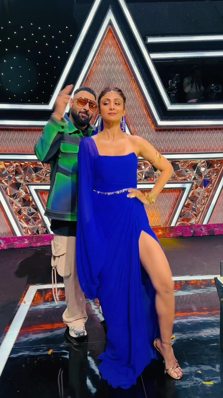 Shilpa Shetty high slit blue dress sexy legs slim figure