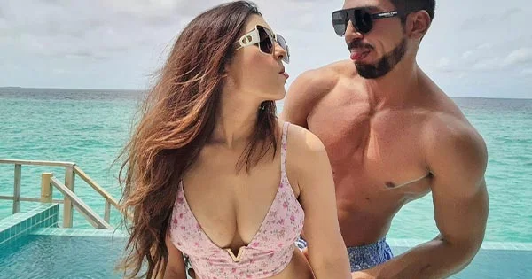 Shiny Doshi showed off ample cleavage and sexy body in bikini while on vacation – see pics.