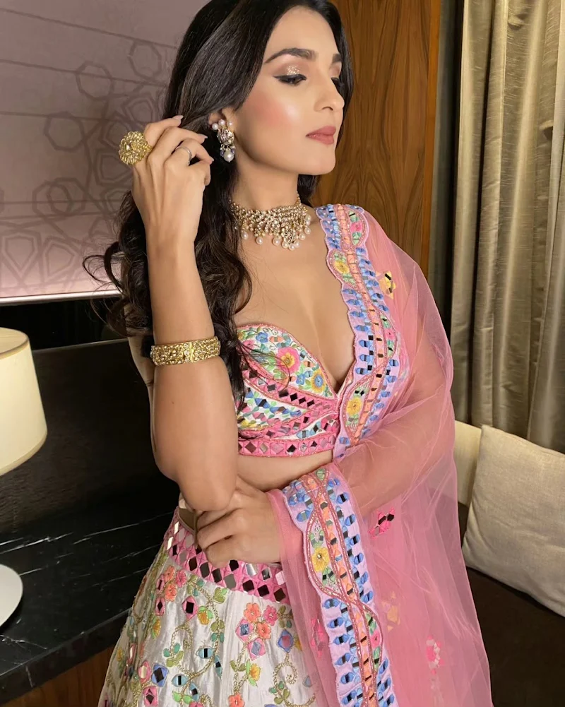 shiny doshi cleavage pink lehanga