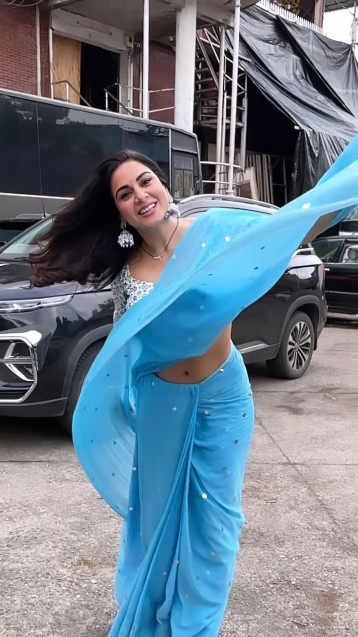 Shraddha Arya navel blue saree hot tv actress