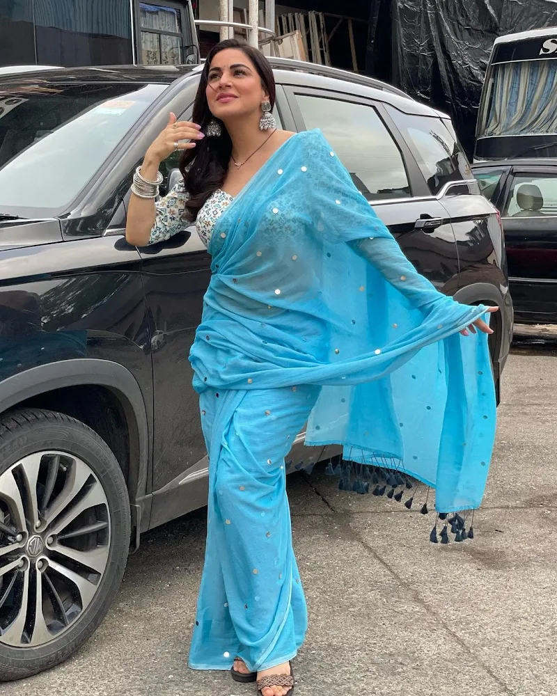 Shraddha Arya blue saree hot tv actress