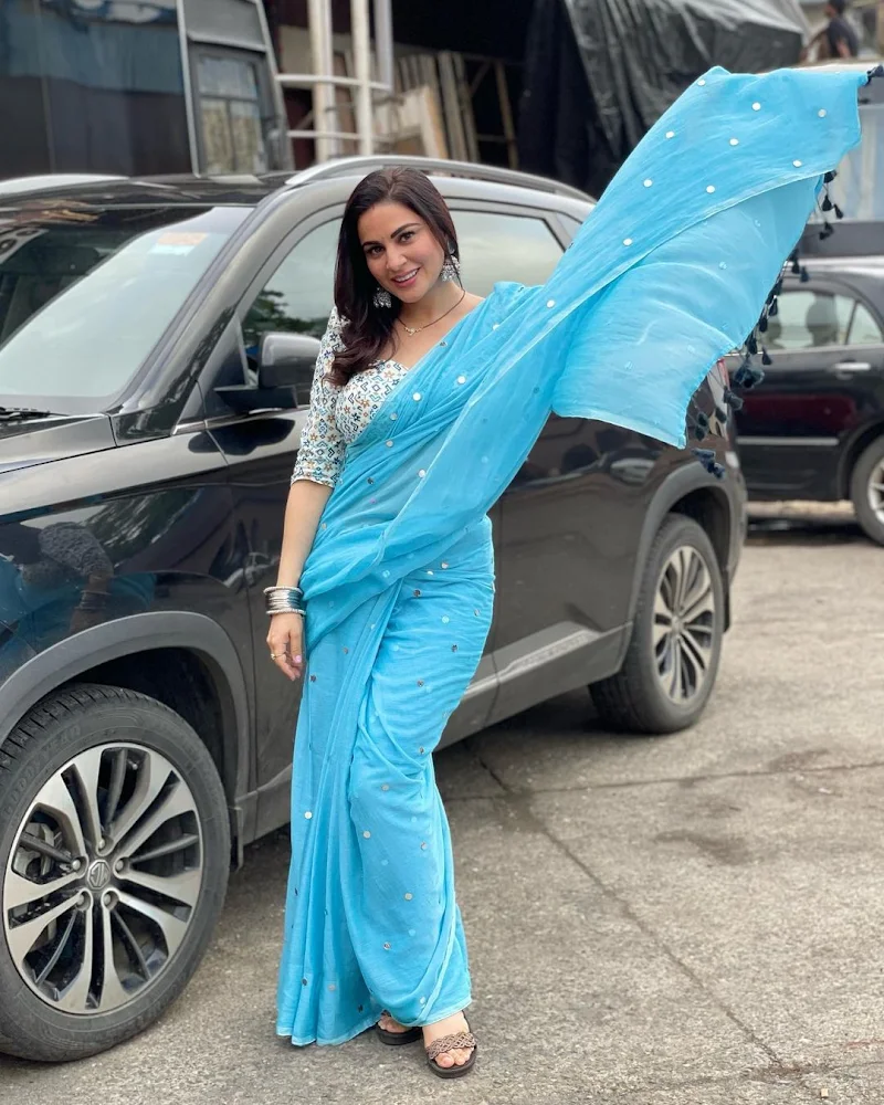 Shraddha Arya blue saree hot tv actress