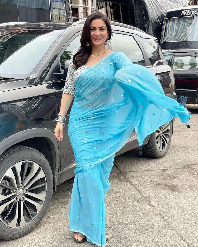 Shraddha Arya blue saree hot tv actress