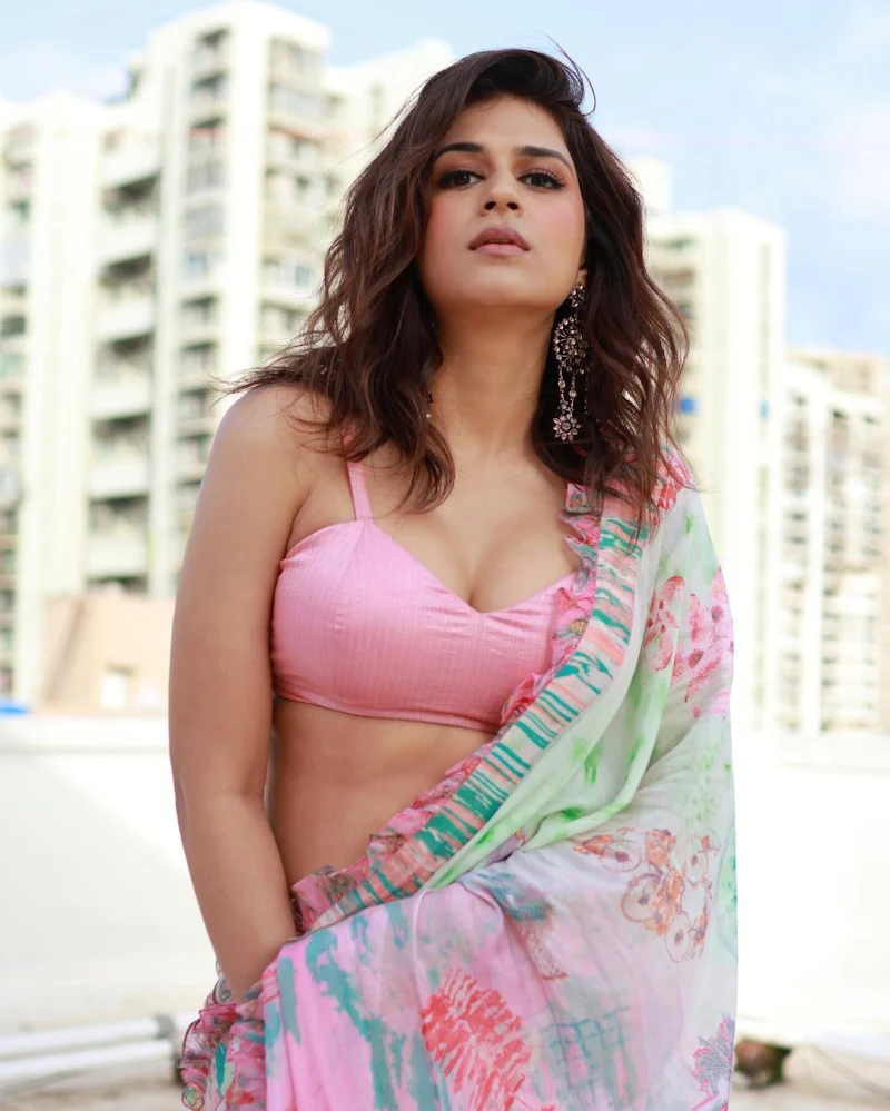 shraddha das saree cleavage pink blouse