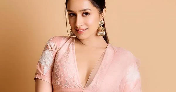 shraddha kapoor pink lehanga cleavage