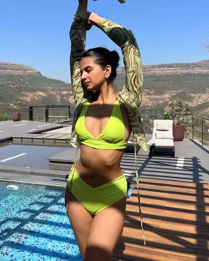 shruti chauhan in bikini indian actress