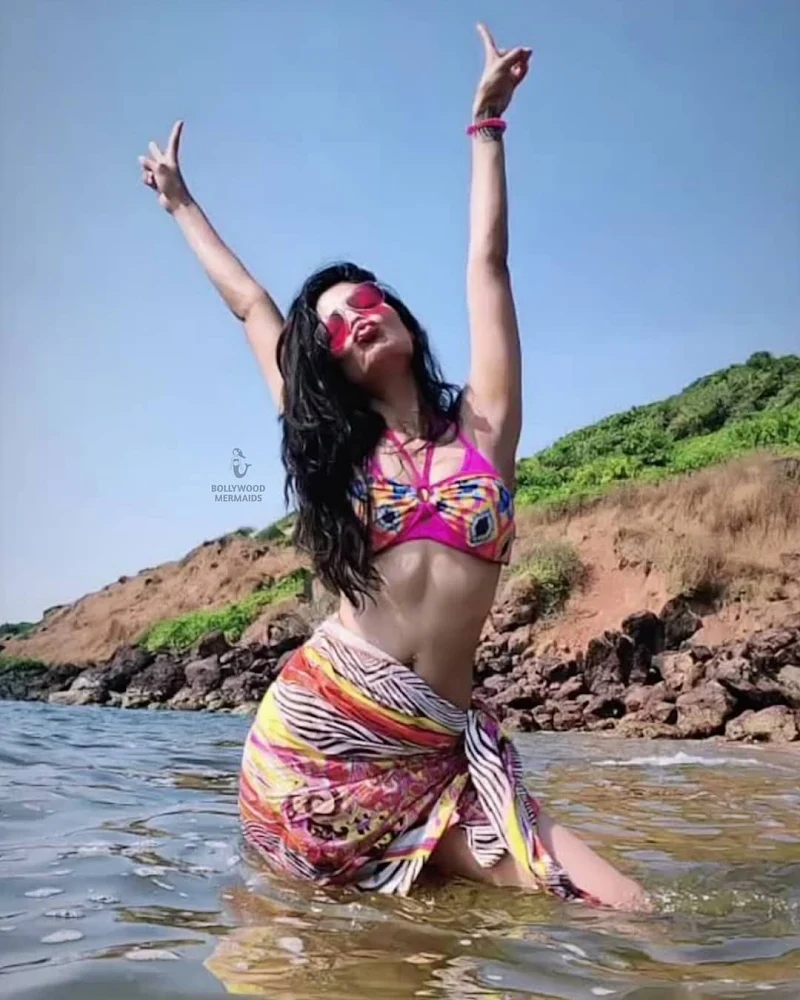 shruti haasan bikini navel piercing salaar actress