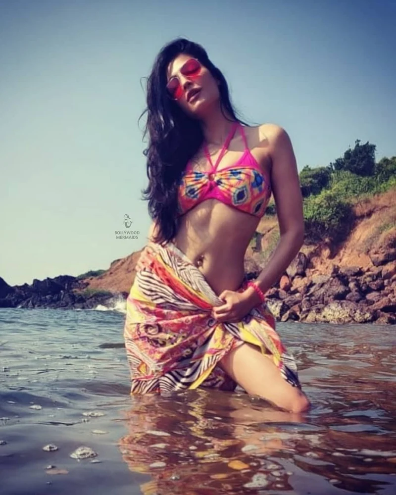 shruti haasan bikini navel piercing salaar actress