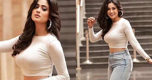 Shweta Tiwari defies age in a tight crop top and jeans – see new hot photos.