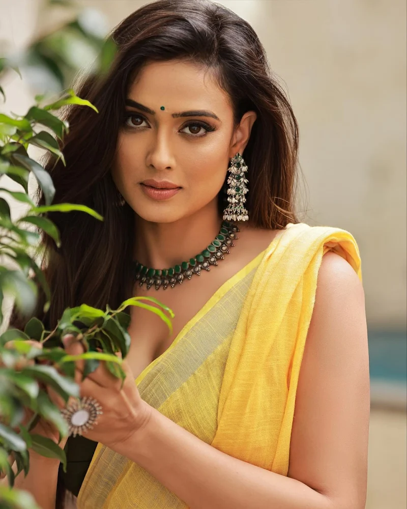 shweta tiwari yellow saree hot tv actress