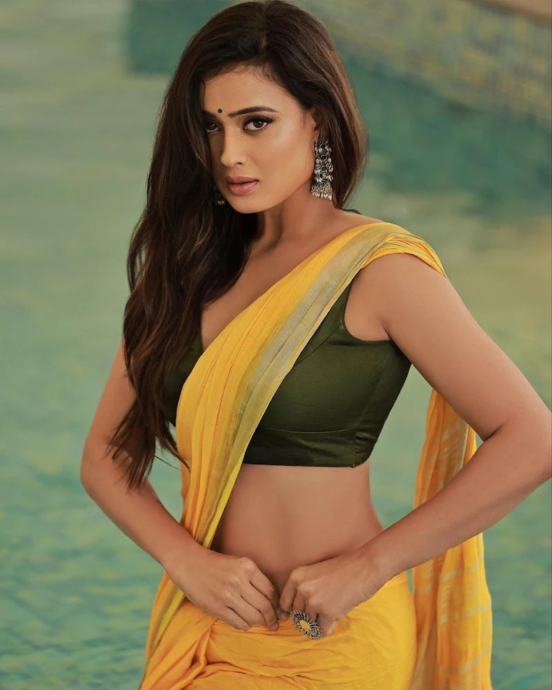 Shweta Tiwari yellow saree sleeveless blouse hot indian tv actress