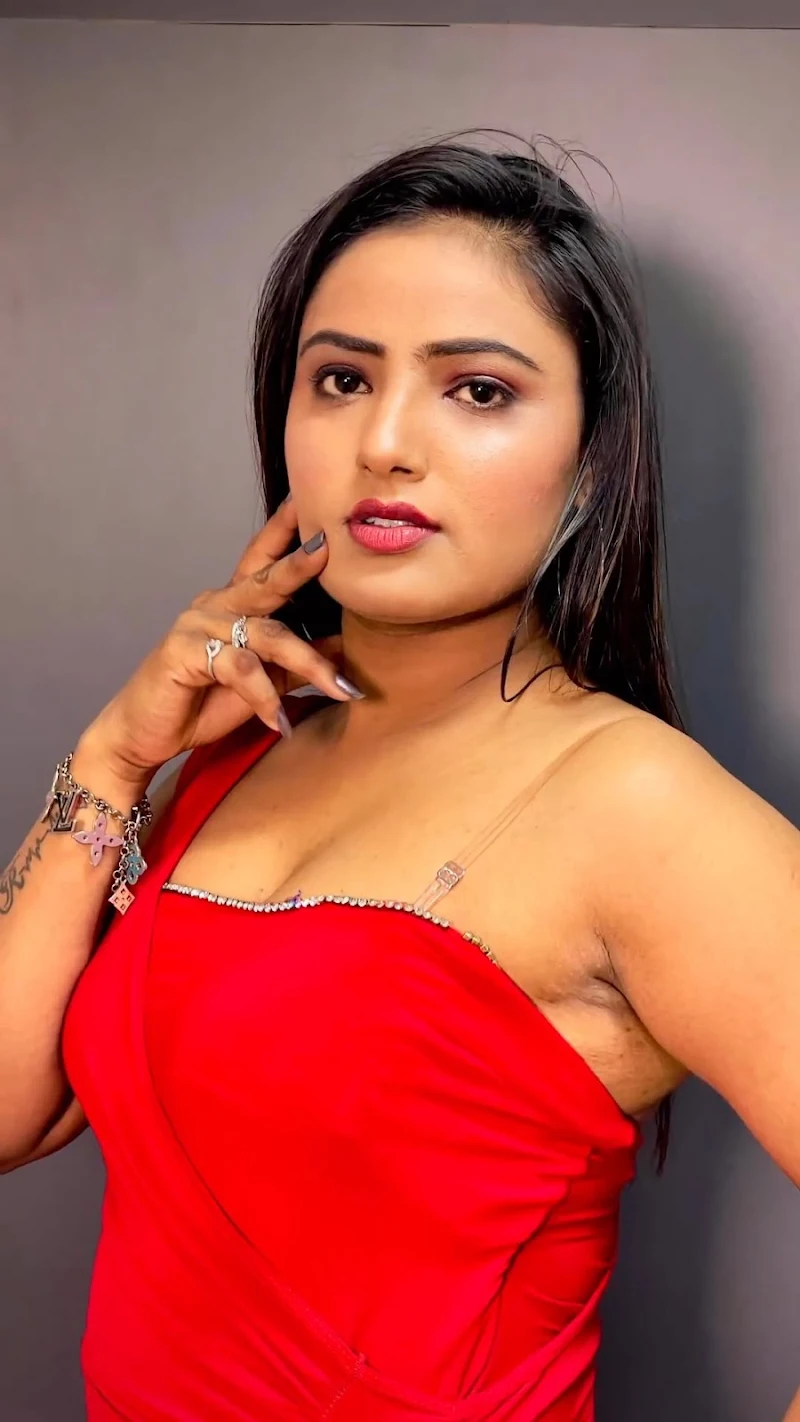 shyna khatri cleavage red dress pehredaar actress