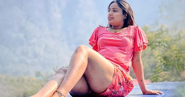 Ullu app’s Malai actress, Shyna Khatri, flaunting her sexy legs in pink outfit – see photos.