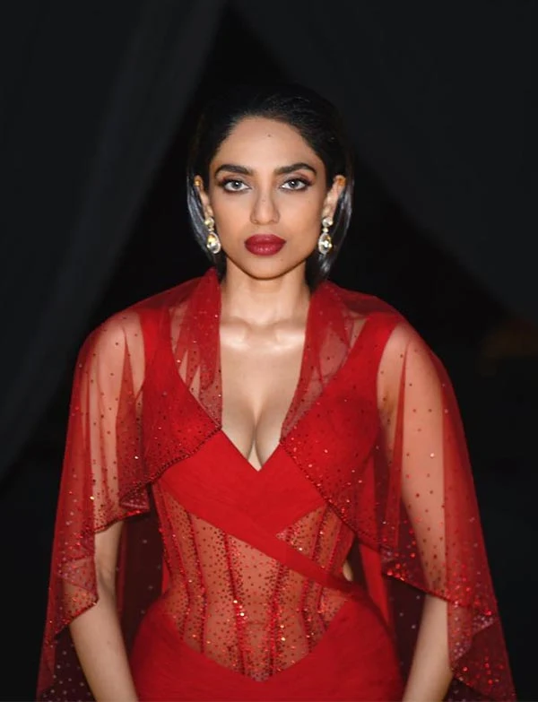 sobhita dhulipala cleavgae red outfit