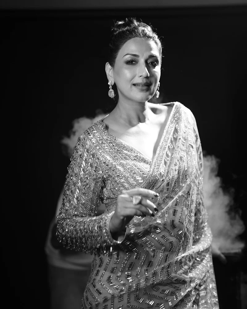 sonali bendre saree hot actress