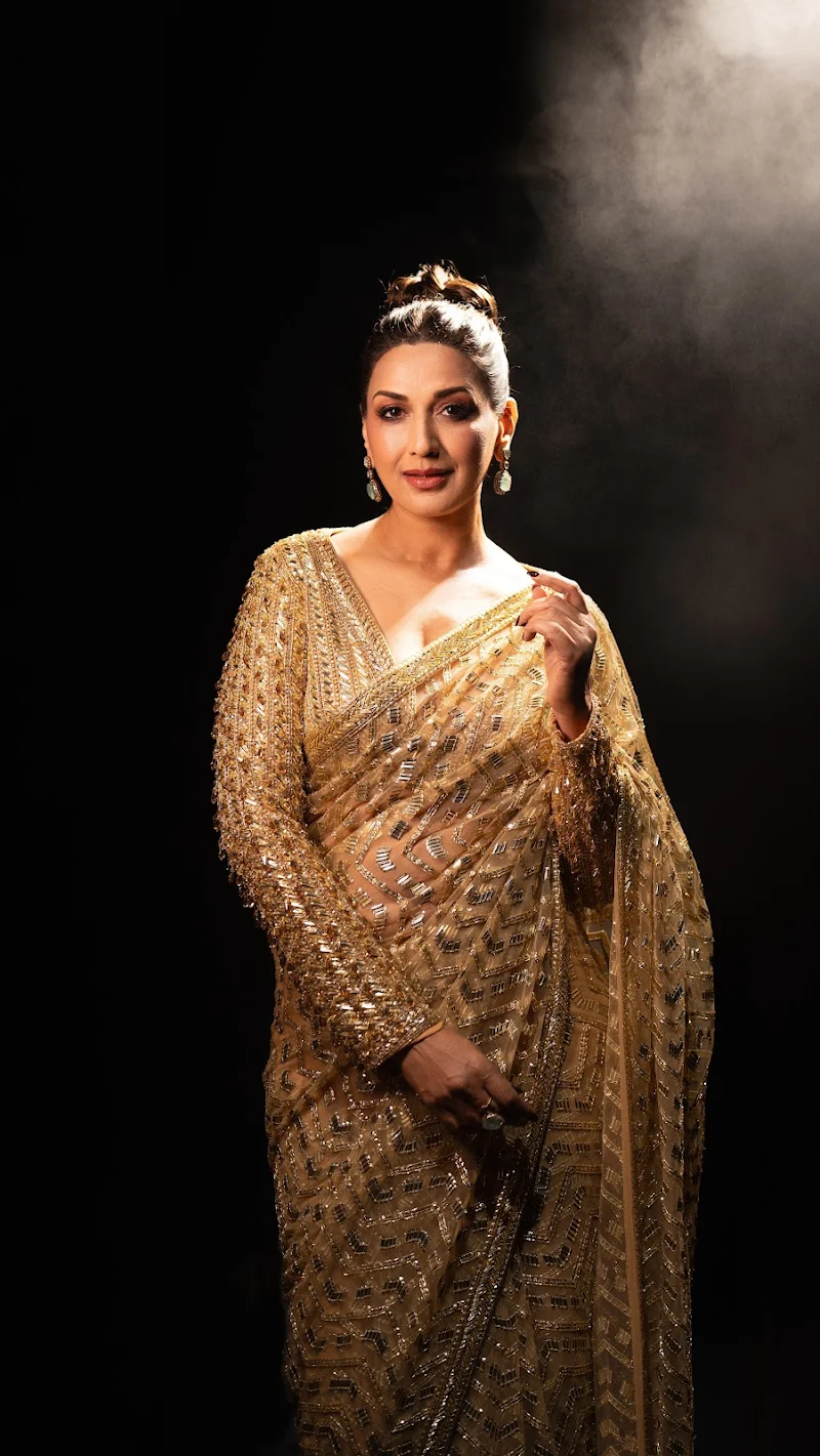 sonali bendre saree hot actress