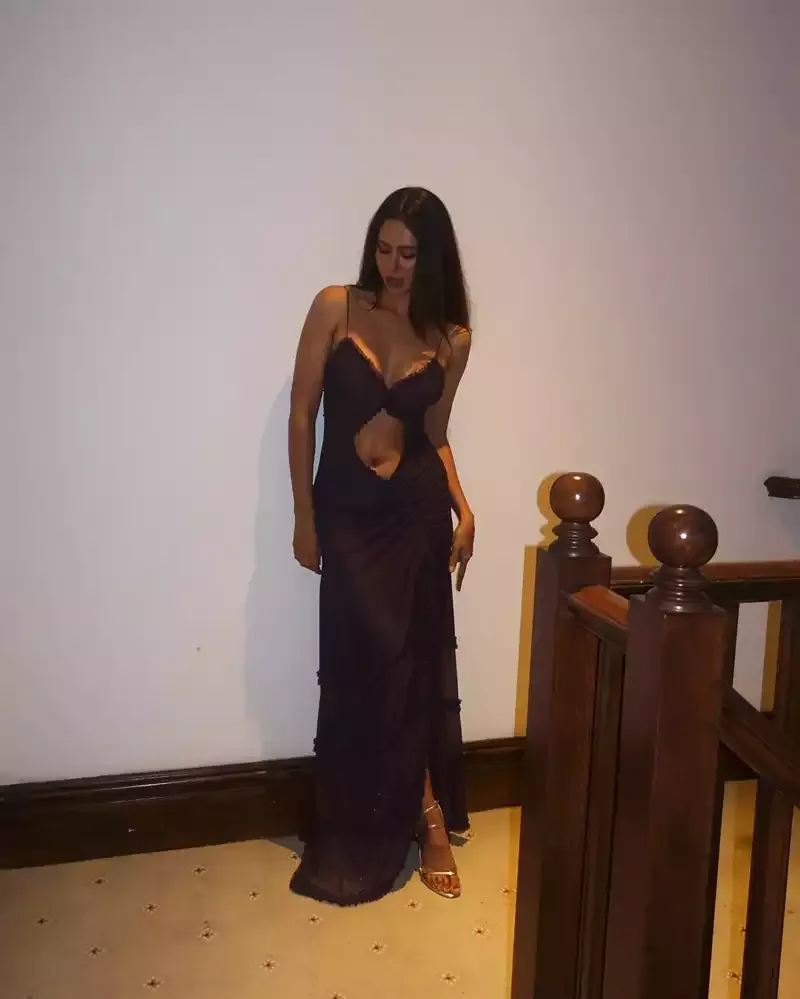 sonam bajwa hot bodycon dress navel cleavage