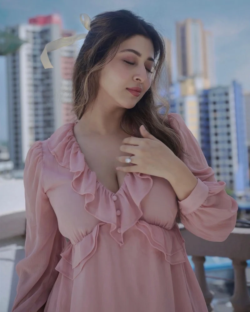 Sonarika Bhadoria cleavage pink outfit hot tv actress