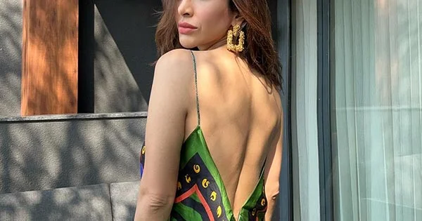 Sophie Choudry flaunts her sexy back and defies the age of 42 – see pics.