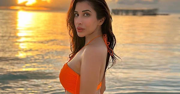 Sophie Choudry oozes hotness in this body hugging orange dress – see photos.