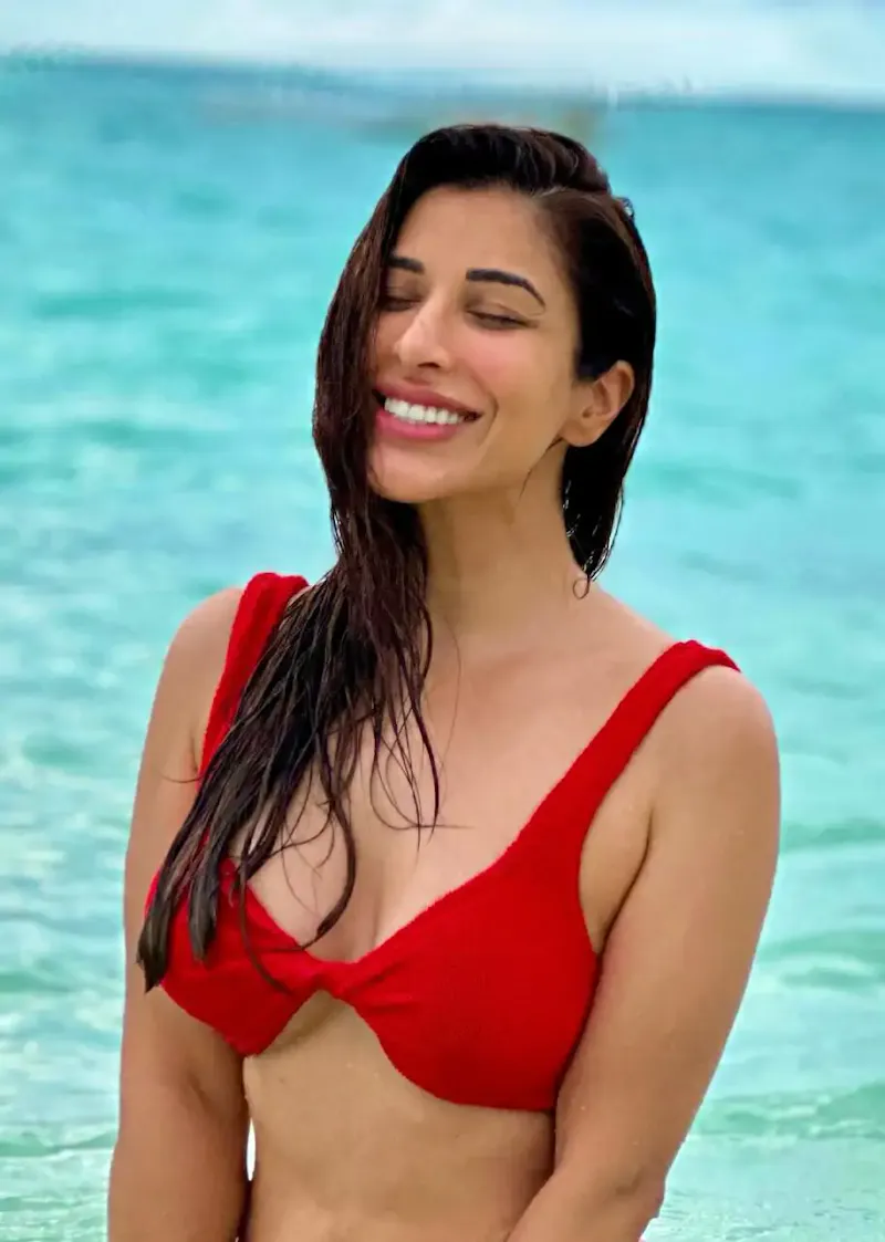 sophie choudry red bikini sexy body indian singer copy