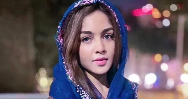 Srishti Singh – aka Roshni from Chashni TV show (StarPlus) wiki bio, Instagram, photos.