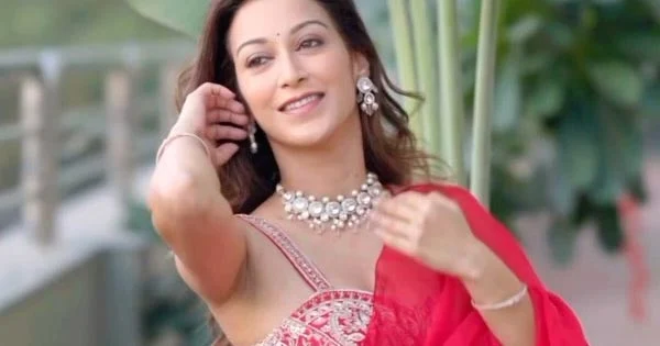 TMKOC’s Anjali bhabhi in red saree – Sunayana Fozdar turns the heat up with her stunning look.