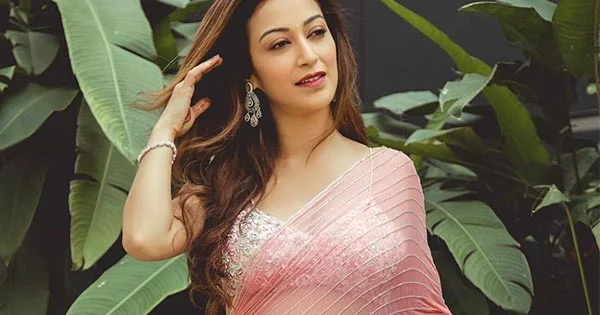 Sunayana Fozdar aka Anjali Bhabhi of TMKOC looked stunning in this sheer saree with tiny blouse – see now.