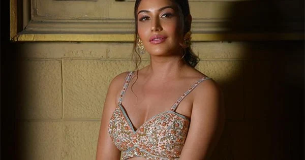 Surbhi Chandna in this cleavage baring top with lehanga looks stunning hot – see photos.