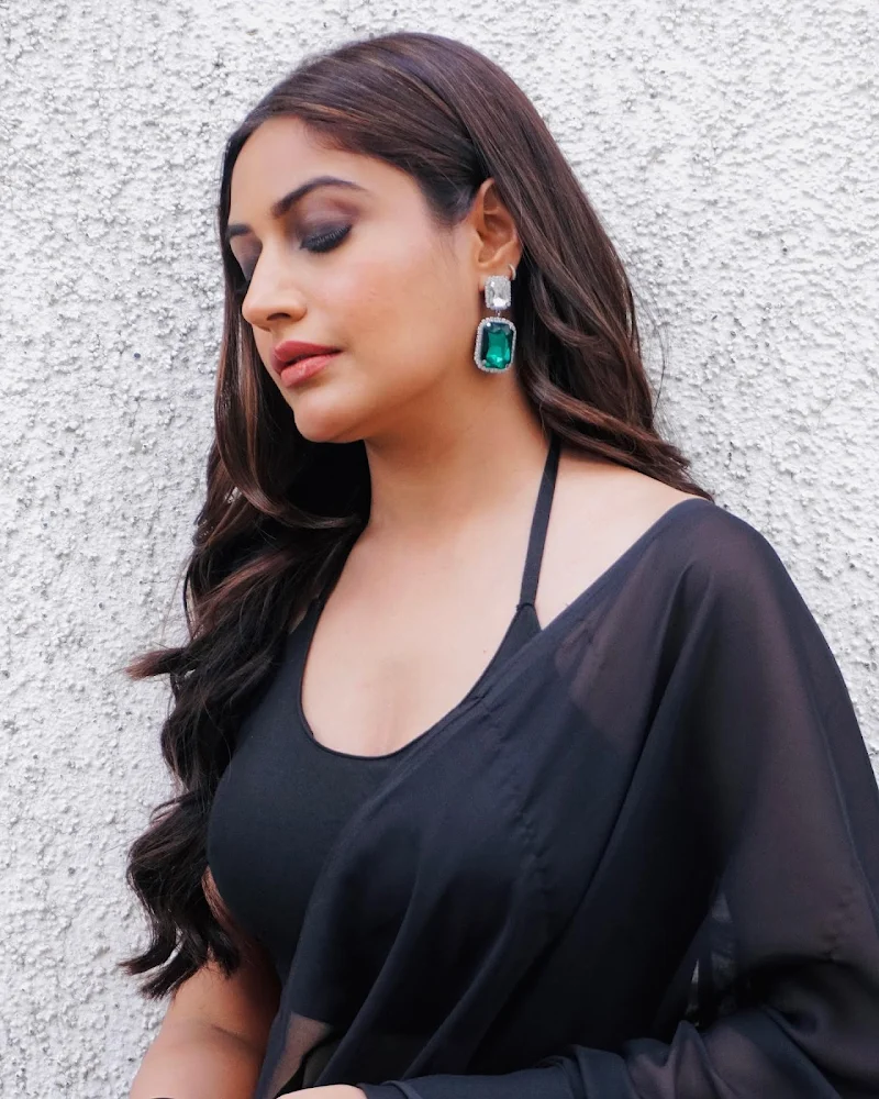 surbhi chandna sheer black saree hot tv actress