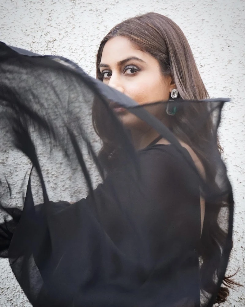 surbhi chandna sheer black saree hot tv actress