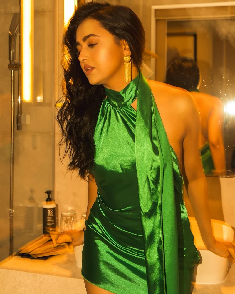 Tejasswi Prakash backless dress hot actress