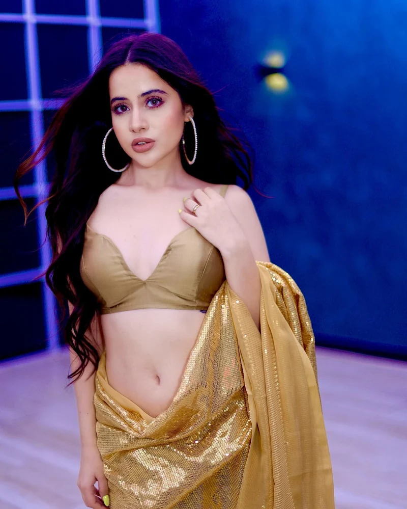 Urfi Javed saree navel hot indian actress