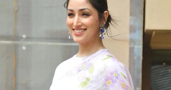 Yami Gautam’s mesmerizing look in this simple saree wins fans – see now.