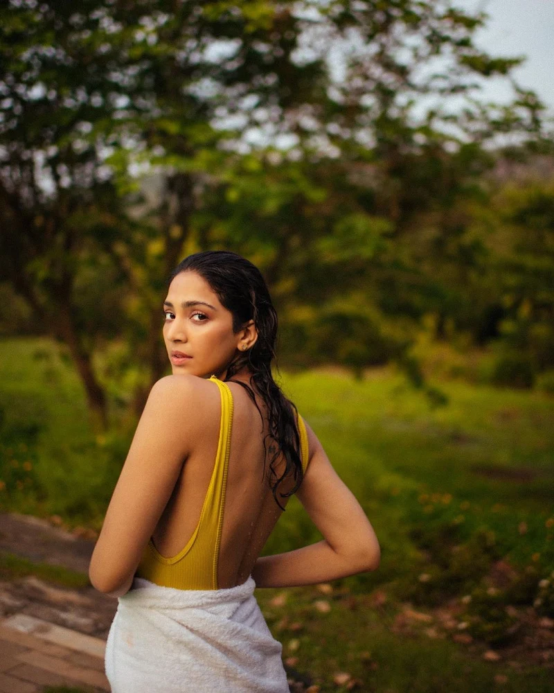 yogita bihani yellow swimsuit backless vikram vedha actress