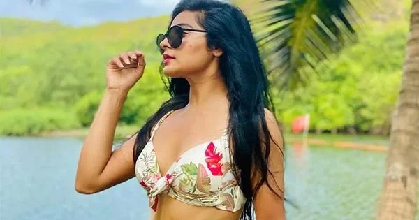 Madam Sir actress, Yukti Kapoor, in bikini top and shorts flaunts her fit sexy body.