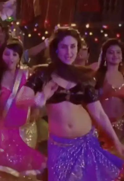 kareena kapoor thumka dance step hot bollywood actress