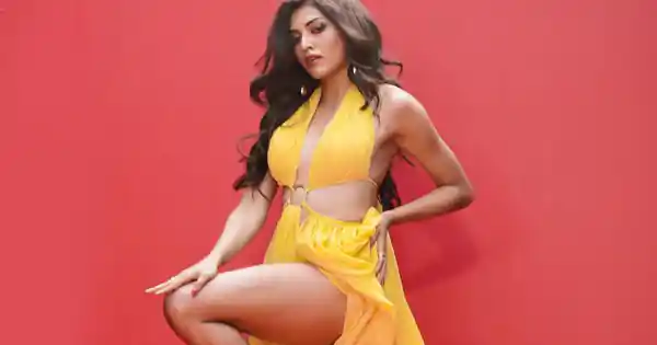 shruti sinha sexy legs yellow dress