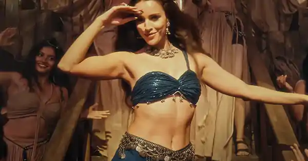 Tripti Dimri in Mere Mehboob song from Vicky Vidya Ka Woh Wala Video is too hot to handle.