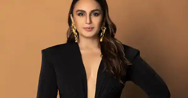 Huma Qureshi in ultra deep neckline black attire wowed fans.